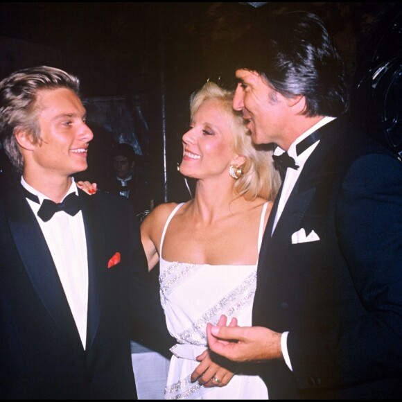 David Hallyday avec sa mère Sylvie Vartan et Tony Scotti en septembre 1984 lors de la soirée pour les 20 ans de carrière de Sylvie Vartan.