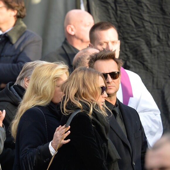 Sylvie Vartan avec Laura Smet et David Hallyday devant l'église de la Madeleine après les obsèques de Johnny Hallyday à Paris le 9 décembre 2017. © Veeren / Bestimage