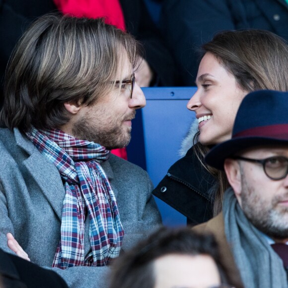 Ophélie Meunier et son mari Mathieu Vergne dans les tribunes du match PSG - Strasbourg (5-2) au Parc des Princes à Paris le 17 février 2018, une semaine jour pour jour après leur mariage à la mairie du XVIIe arrondissement.