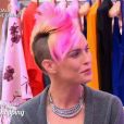 Émeline des "Reines du shopping" (M6) avec sa crête rose.