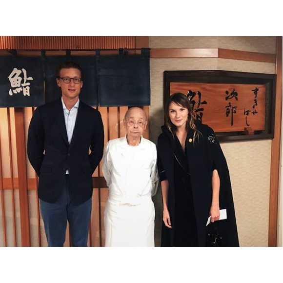 Ana Girardot et son chéri Arthur de Villepin avec le chef Jiro Ono.