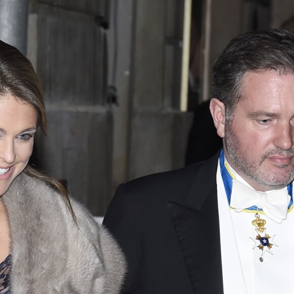 La princesse Madeleine de Suède, enceinte, et son mari Christopher O'Neill lors de la soirée annuelle de l'Académie suédoise à Stockholm, le 20 décembre 2017.