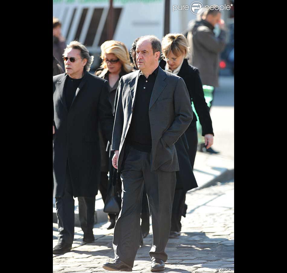 Yves Simon Catherine Deneuve Et Pierre Lescure A L Enterrement D