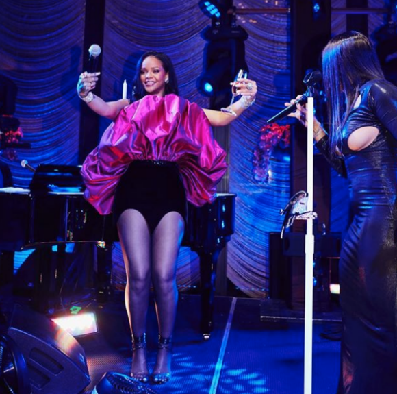 Rihanna célébrant son 30e anniversaire avec Toni Braxton lors d'une soirée à New York le 21 février 2018