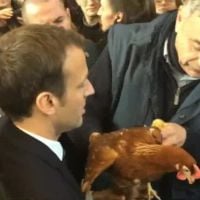 Emmanuel Macron adopte une poule : L'image culte du Salon de l'Agriculture