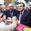 Le président de la république francaise, Emmanuel Macron accompagné de Stéphane Travert rencontre la filière des vins durant sa visite au salon de l'agriculture, Paris, France le 24 février 2018. © Stéphane Lemouton / Bestimag