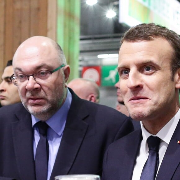 Le président de la république francaise, Emmanuel Macron accompagné de Stéphane Travert rencontre la filière des vins durant sa visite au salon de l'agriculture, Paris, France le 24 février 2018. © Stéphane Lemouton / Bestimag