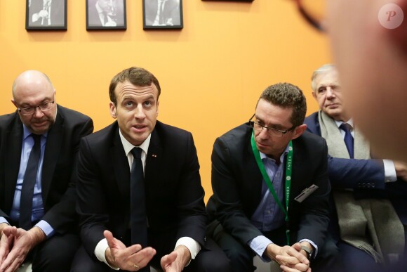 Le président de la république francaise, Emmanuel Macron accompagné de Stéphane Travert rencontre la filière des vins durant sa visite au salon de l'agriculture, Paris, France le 24 février 2018. © Stéphane Lemouton / Bestimage