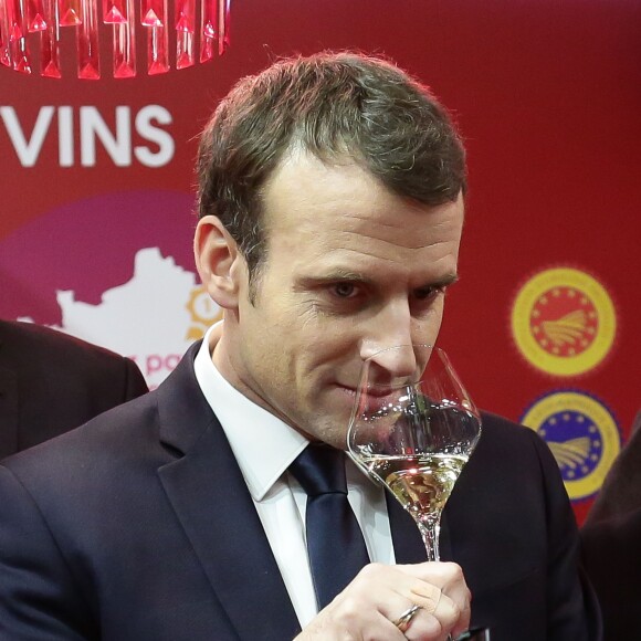 Le président de la république francaise rencontre la filière des vins durant sa visite au salon de l'agriculture, Paris, France le 24 février 2018. © Stéphane Lemouton / Bestimage
