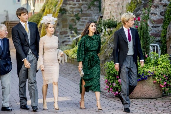 Le prince Ernst August de Hanovre (Jr.), avec sa compagne Ekaterina Malysheva, et le prince Christian de Hanovre, avec sa compagne la comtesse Alessandra de Osma, au mariage religieux du prince Ferdinand de Leiningen et de Viktoria Luise de Prusse à Amorbach en Allemagne le 16 septembre 2017.