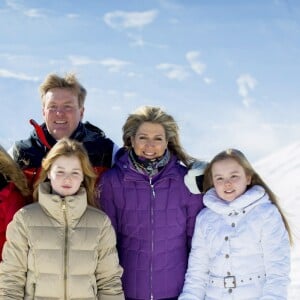 Le roi Willem-Alexander des Pays-Bas, la reine Maxima et leurs filles la princesse Catharina-Amalia (14 ans), la princesse Alexia (12 ans) et la princesse Ariane (10 ans), en vacances dans la station de Lech am Arlberg en Autriche, ont pris la pose à 2350m d'altitude et par -21°C le 26 février 2018 à l'occasion de leur rencontre traditionnelle avec les médias.