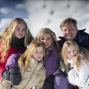 Le roi Willem-Alexander des Pays-Bas, la reine Maxima et leurs filles la princesse Catharina-Amalia (14 ans), la princesse Alexia (12 ans) et la princesse Ariane (10 ans), en vacances dans la station de Lech am Arlberg en Autriche, ont pris la pose à 2350m d'altitude et par -21°C le 26 février 2018 à l'occasion de leur rencontre traditionnelle avec les médias.