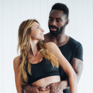 Ariane Brodier enceinte de son amoureux Fulgence Ouedraogo, une annonce faite sur Instagram le 10 août 2017.