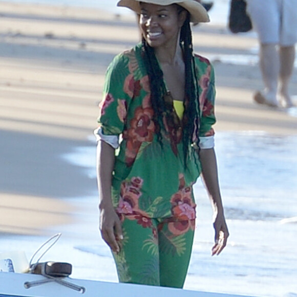 Exclusif - Gabrielle Union, son mari D.Wade et leur fille Kaavia passent les fêtes de fin d'année sur l’ile de Maui à Hawaï, le 24 décembre 2019. Veuillez flouter le visage des enfants avant publication.  Exclusive - Gabrielle Union and Duane Wade along with their family took to the ocean in Hawaii on Christmas Eve morning to do some outrigger canoe paddling on December 24, 2019.24/12/2019 - Maui