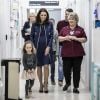 La duchesse Catherine de Cambridge, enceinte, visite l'hôpital Guy's and Saint Thomas' à Londres le 27 février 2018.