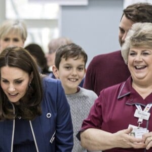 La duchesse Catherine de Cambridge, enceinte, visite l'hôpital Guy's and Saint Thomas' à Londres le 27 février 2018.