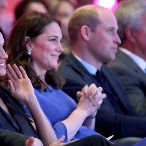 La duchesse Catherine de Cambridge, enceinte, et le prince William avec le prince Harry et Meghan Markle lors du premier forum de la Fondation royale, le 28 février 2018 à Londres.