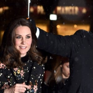 La duchesse Catherine de Cambridge, enceinte, à la National Portrait Gallery à Londres le 28 février 2018.