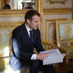 Le président Emmanuel Macron reçoit Adeline Hazan auteure du rapport à propos des lieux de privation de liberté au palais de l'Elysée à Paris le 28 février 2018. © Hamilton / Pool / Bestimage 28/02/2018 - Paris