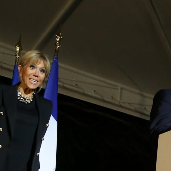 Aprés avoir honoré leurs programmes respectifs, Brigitte et Emmanuel Macron se sont retrouvés à la Résidence de France où se déroulait une réception de la communauté française. Dakar, le 2 Février 2018. © Dominique Jacovides/Bestimage 