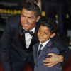 Cristiano Ronaldo et son fils Cristiano Ronaldo Jr - Première du film "Ronaldo" à Londres le 9 novembre 2015.