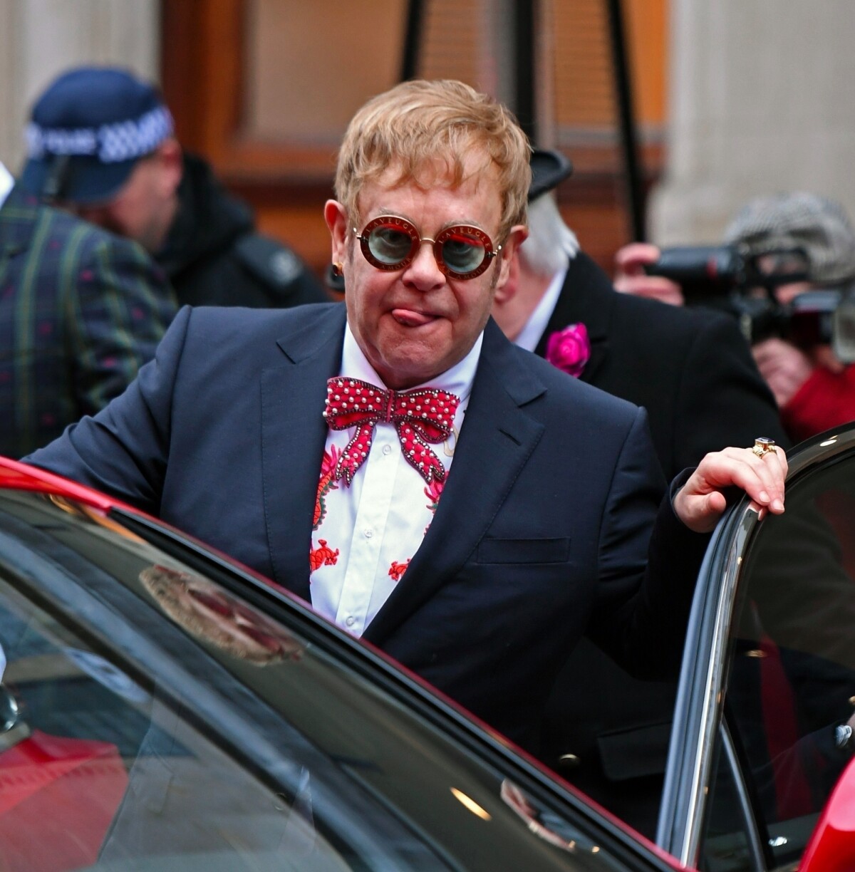 Photo : Exclusif - Sir Elton John et son mari David Furnish sont allés  déjeuner au restaurant Scotts et sont allés faire du shopping chez Gucci  sur Sloane street à Londres, le 14 janvier 2018. - Purepeople