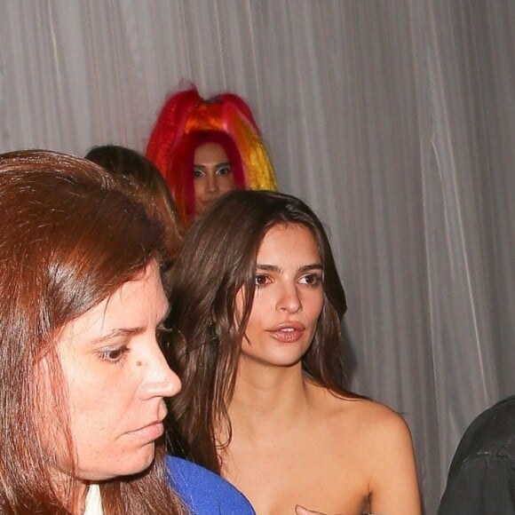 Emily Ratajkowski et son mari Sebastian à la sortie de la soirée WME pre oscar à Beverly Hills, le 2 mars 2018.