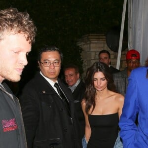 Emily Ratajkowski et son mari Sebastian à la sortie de la soirée WME pre oscar à Beverly Hills, le 2 mars 2018.