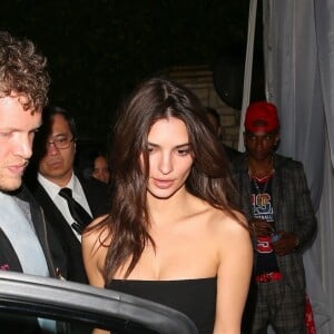 Emily Ratajkowski et son mari Sebastian à la sortie de la soirée WME pre oscar à Beverly Hills, le 2 mars 2018.