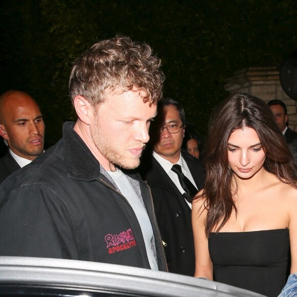 Emily Ratajkowski et son mari Sebastian à la sortie de la soirée WME pre oscar à Beverly Hills, le 2 mars 2018.