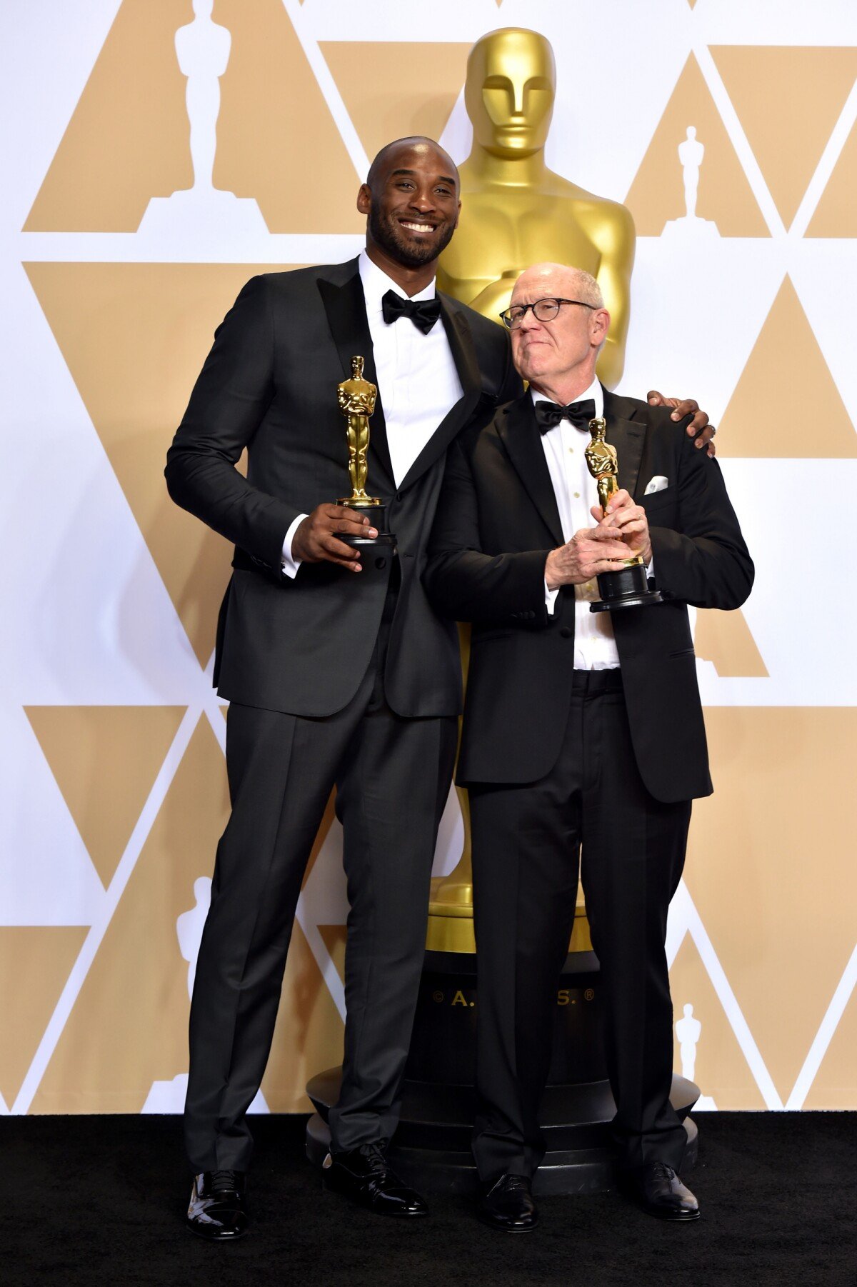 Photo Kobe Bryant Et Glen Keane Oscar Meilleur Court Métrage Animé Avec Dear Basketball 8858