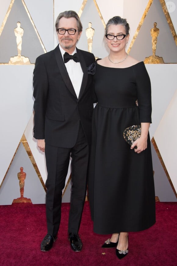 Gary Oldman et sa femme Gisele Schmidt - Arrivées - 90ème cérémonie des Oscars 2018 au théâtre Dolby à Los Angeles, le 4 mars 2018. © Michael Baker/AMPAS via ZUMA Press/Bestimage