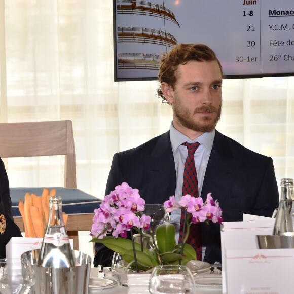 Bernard d'Alessandri, le directeur général du Yacht Club, Pierre Casiraghi, vice-président du Yacht Club de Monaco - Présentation des Monaco Globes Series au Yacht Club de Monaco le 27 février 2018. © Bruno Bebert/Pool restreint Monaco/Bestimage