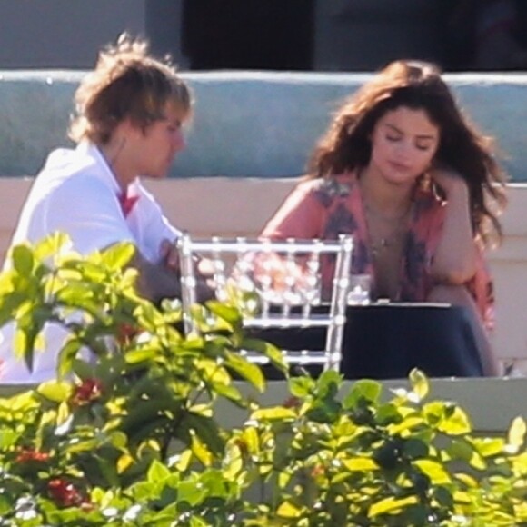 Exclusif - Justin Bieber et sa compagne Selena Gomez - Mariage de Jeremy Bieber et de Chelsey Rebelo-Bieber à Montego Bay en Jamaïque, le 19 février 2018