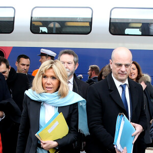 Brigitte Macron a accompagné le ministre de l'Education Nationale, Jean-Michel Blanquer au lycée Carnot de Dijon afin d'y évoquer la lutte contre le harcèlement à l'école à Dijon le 5 mars 2018 © Dominique Jacovides/Bestimage