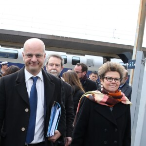 Brigitte Macron a accompagné le ministre de l'Education Nationale, Jean-Michel Blanquer au lycée Carnot de Dijon afin d'y évoquer la lutte contre le harcèlement à l'école à Dijon le 5 mars 2018 © Dominique Jacovides/Bestimage