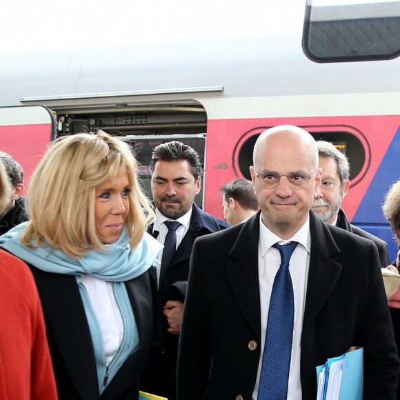 Brigitte Macron a accompagné le ministre de l'Education Nationale, Jean-Michel Blanquer au lycée Carnot de Dijon afin d'y évoquer la lutte contre le harcèlement à l'école à Dijon le 5 mars 2018 © Dominique Jacovides/Bestimage