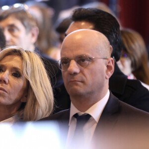 Brigitte Macron et le ministre Jean-Michel Blanquer assistent à des saynètes d'improvisation jouées par des élèves pour dénoncer les situations de harcèlement et parvenir à des solutions en interaction avec le public - Brigitte Macron a accompagné le Ministre de l'Education Nationale, Jean-Michel Blanquer au lycée Carnot de Dijon afin d'y évoquer la lutte contre le harcèlement à l'école à Dijon le 5 mars 2018 © Dominique Jacovides/Bestimage