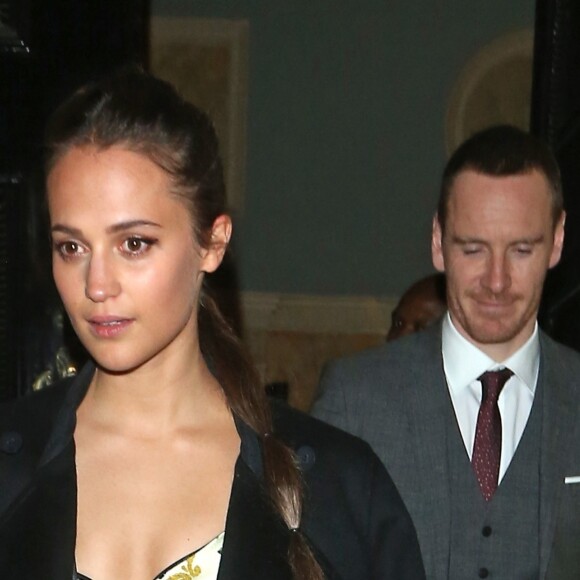 Alicia Vikander et Michael Fassbender à la sortie de l'after-party du film "Tomb Raider" au club Home House à Londres, le 6 mars 2018 