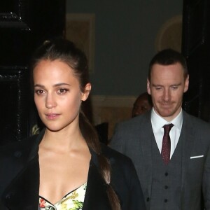 Alicia Vikander et Michael Fassbender à la sortie de l'after-party du film "Tomb Raider" au club Home House à Londres, le 6 mars 2018 