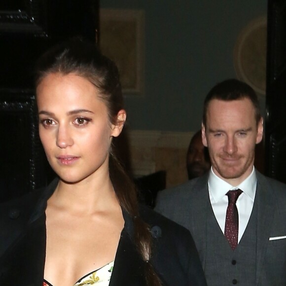 Alicia Vikander et Michael Fassbender à la sortie de l'after-party du film "Tomb Raider" au club Home House à Londres, le 6 mars 2018 