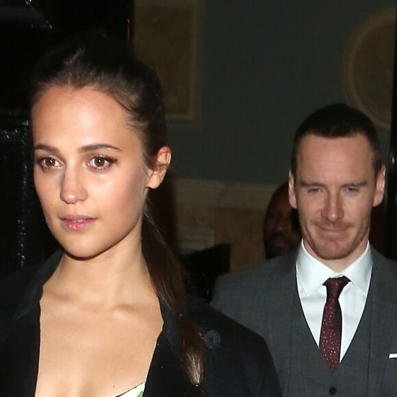 Alicia Vikander et Michael Fassbender à la sortie de l'after-party du film "Tomb Raider" au club Home House à Londres, le 6 mars 2018 