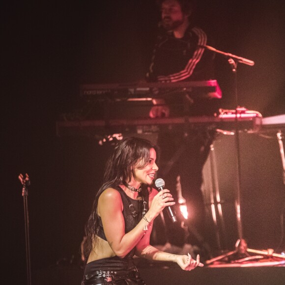 Exclusif - La chanteuse Shy'm en concert, avec son père Harry Marthe, aux Folies Bergère à Paris. Le 7 mars 2018 © Cyril Moreau / Bestimage