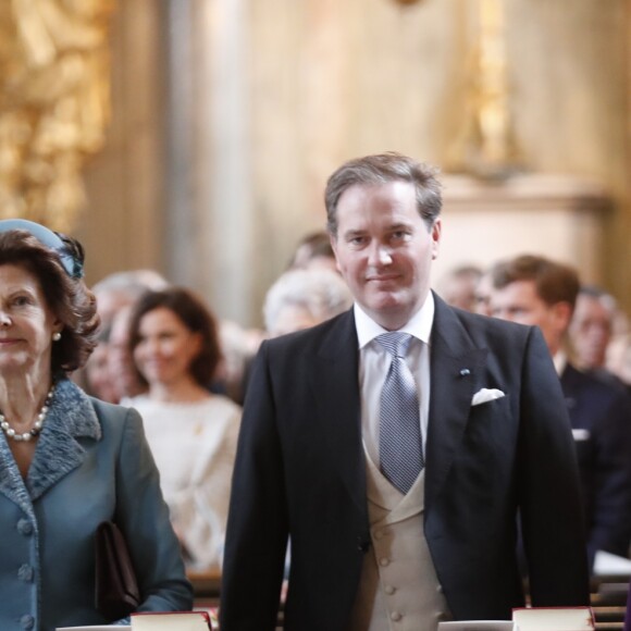 La reine Silvia, Christopher O'Neill, la princesse Victoria et la princesse Estelle de Suède lors de la messe de Te Deum en la chapelle royale au palais Drottningholm à Stockholm le 12 mars 2018 suite à la naissance trois jours plus tôt de la princesse Adrienne, troisième enfant de la princesse Madeleine et de Christopher O'Neill.