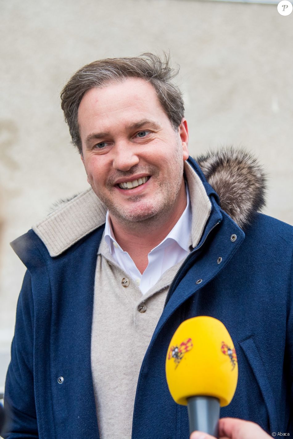 Christopher O'Neill Devant Les Médias Aux Abords De L'hôpital Danderyd ...