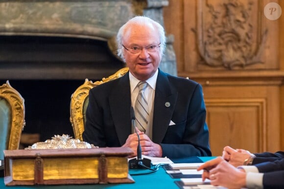 Le roi Carl XVI Gustaf de Suède a officiellement révélé le 12 mars 2018, lors d'un conseil des ministres exceptionnel au palais royal à Stockholm, les prénoms et le titre de la princesse Adrienne Josephine Alice de Suède, duchesse de Blekinge, troisième enfant de la princesse Madeleine et de Christopher O'Neill.