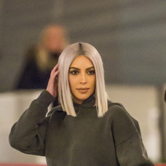 Kourtney Kardashian et sa fille Penelope avec son compagnon Younes Bendjima, Kim Kardashian et ses enfants North et Saint sont allées faire du patin à glace à Malibu le 23 decembre 2017.