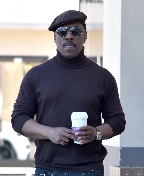 Exclusif - Eddie Murphy se promène à Studio City. Los Angeles, le 1er mars 2017.