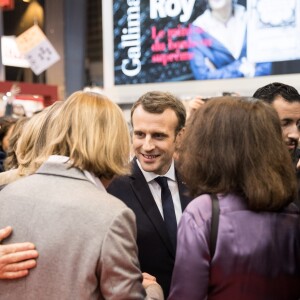 Le président de la République française Emmanuel Macron, sa femme Brigitte Macron et la ministre de la Culture Françoise Nyssen inaugurent la 38ème édition du salon Livre au parc des expositions à Paris, le 15 mars 2018. © Cyril Moreau/Bestimage