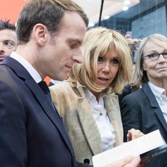 Le président de la République française Emmanuel Macron, sa femme Brigitte Macron et la ministre de la Culture Françoise Nyssen inaugurent la 38ème édition du salon Livre au parc des expositions à Paris, le 15 mars 2018. © Cyril Moreau/Bestimage